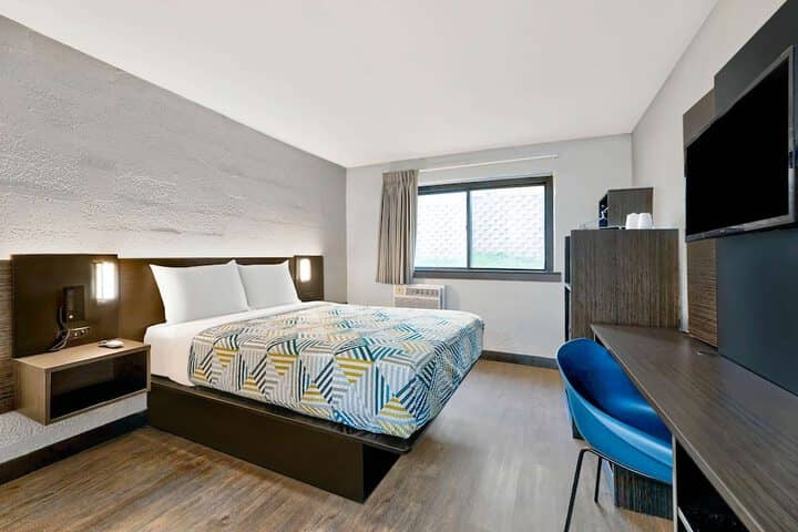 Room 11 of 27