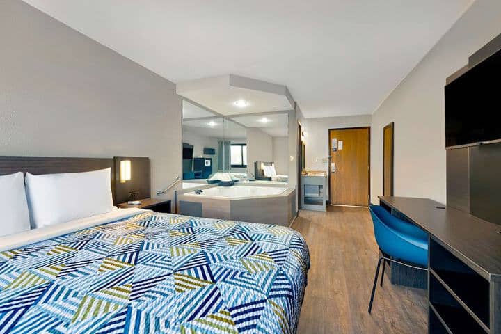 Room 6 of 27