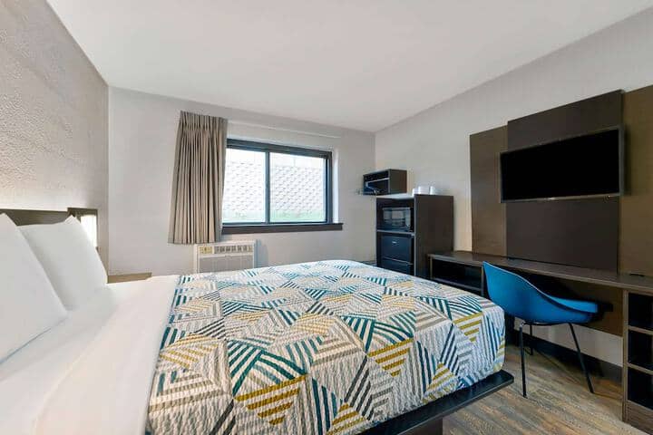 Room 10 of 27