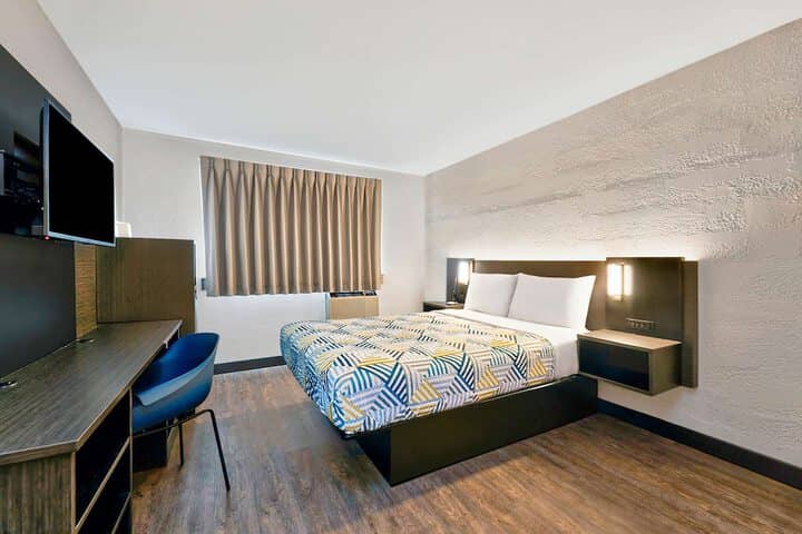 Room 16 of 27