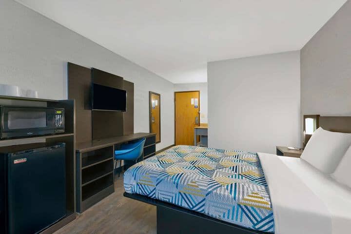 Room 8 of 27