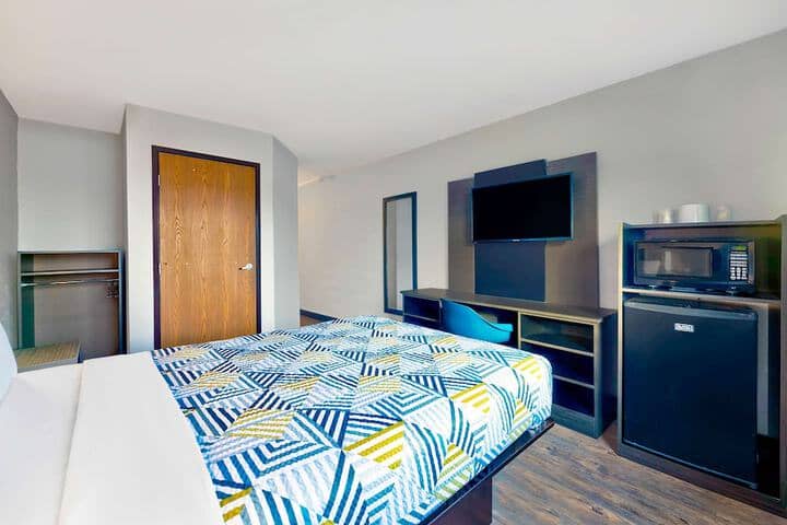 Room 17 of 27