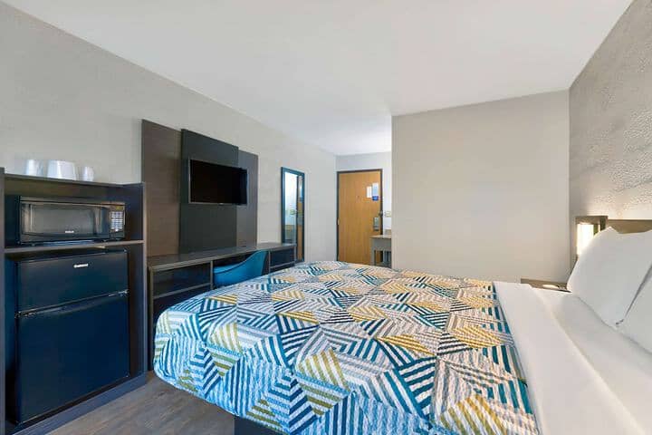 Room 7 of 27