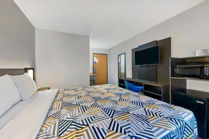 Room 9 of 27