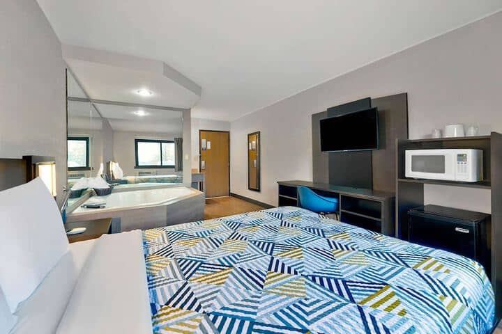 Room 5 of 27
