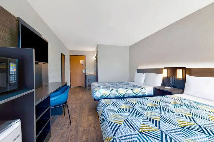Room 12 of 27
