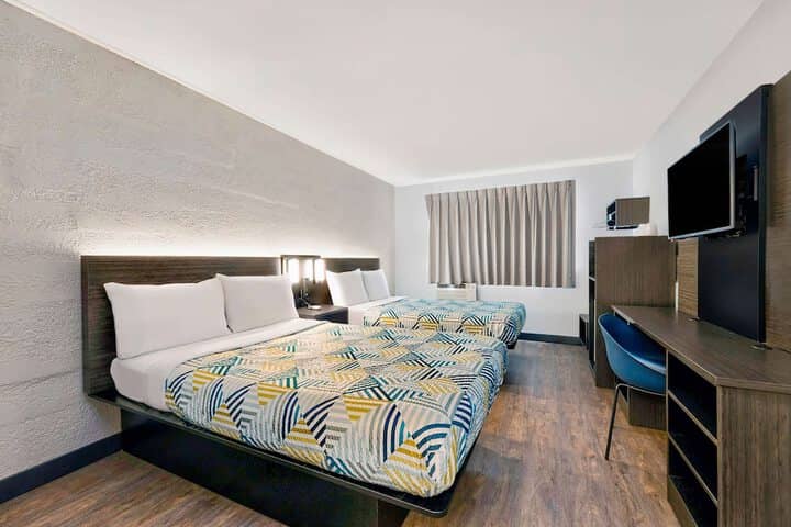Room 14 of 27